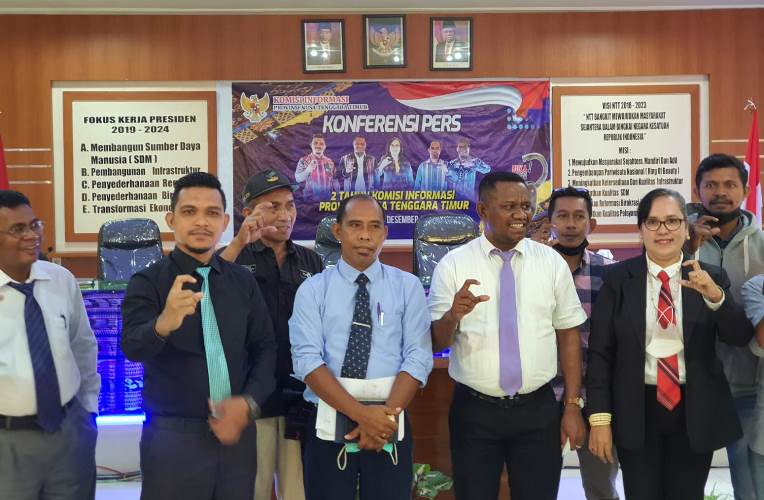Pose bersama