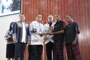 Guru di Indonesia Berbeda Dengan Guru Di Negara Lain