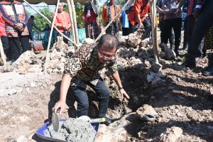 Bupati Kupang Letakan Batu Pertama Pembangunan Gedung Gereja Pelangi Kasih Sulamu.