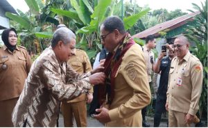 Wakil Gubernur NTT Hadiri Penandatanganan Perjanjian Damai Masyarakat Adang Buom dan Teluk Sembilan di Kalabahi