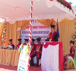 Gelar Wisuda Ke-IV, Profesor Usfunan Ajak Masyarakat Kuliah di STIKUM