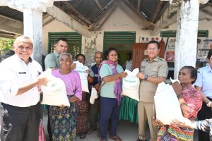 Masyarakat Amarasi Raya Dapat Bantuan Pangan Beras 238,14 Ton
